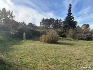 Terrain 1 300 m² Trets