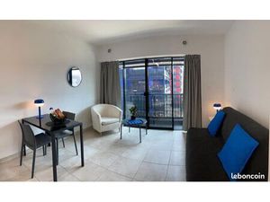 Studio centre Black Swans