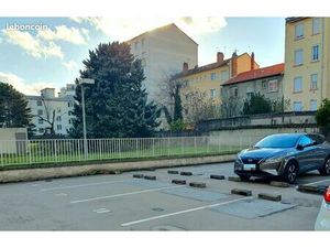 Place parking Grandclément Maisons Neuves