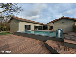 Maison 8 pièces 235 m²