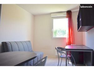 Studio meublé et tout équipé à 600 de loyer par mois - Parking privé en sous-sol inclus