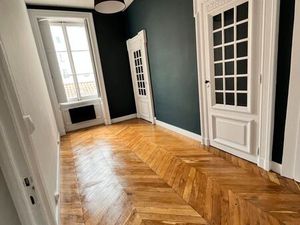 Bureau lumineux de 42 m² pleins cœur de Lyon