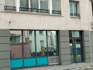 SALLE 50M2 Bail precaire