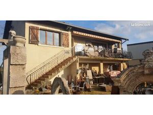 A louer local commercial  Expo intérieure et extérieure  Bail à céder. Va jusqu'en 2033. P