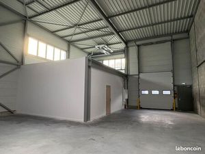 Local bureaux 676 m²