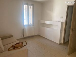 Gignac la nerthe (13) t2 etage 1