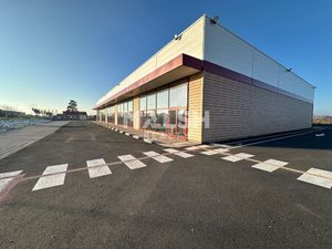 Location Local commercial 1 100m²
