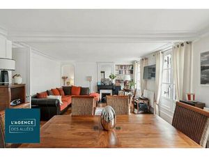 RUE HENNER/CHAPTAL - 4 PIECES AVEC BALCON FILANT