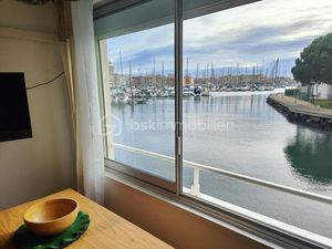 Emplacement UNIQUE sur le port*** Rez-de-chaussée *** Studio rénové***