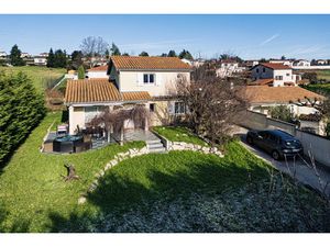 Maison de 156m2 avec terrain de 900m2 clos.