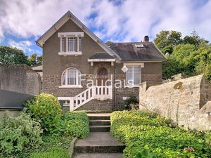 MAISON DE CARACTERE AVEC DEPENDANCE PROCHE COMMERCES