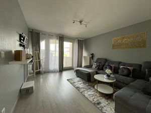 T2 meublé avec balcon sud  cave et garage