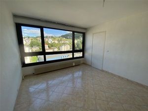 T3 AVEC BALCON ET STATIONNEMENT