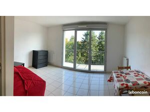 Loue studio meublé 26 m² à Trappes (78) - 705 cc