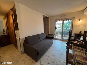 Golfe Juan  Charmant 2P meublé climatisé  25.02m²  expo Ouest  2ème ét. Sans ascenseur  Pk