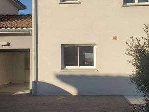 Maison à louer à La Tour-Du-Crieu