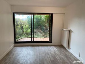 Location local professionnel 13 m2 + 2 m2 = 15 m2 à Enghien-les-Bains (95880)