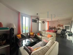 Maison 5 pièces 130 m² et dépendance 50 m² sur terrain de 1165 m² située à Paron