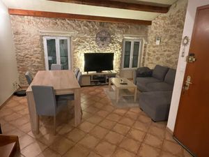 Location appartement 1 pièce 33 m² à Forcalqueiret (83136)