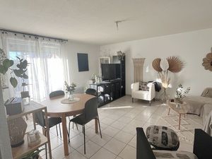 T3 en rez-de-chaussée avec terrasse  piscine et parkings R