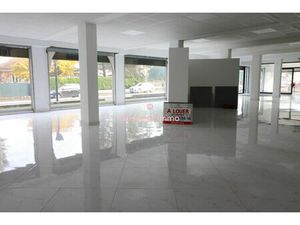 Local commercial de 200m² sur axe très passant