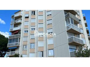 Dans une résidence sécurisée  T5 avec balcon  cave et parking