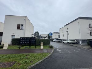 MAISON DE VILLE RECENTE - JARDIN - PARKING - EYSINES