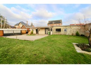 A 8 MIN DE CHAUNY  AXE SUD  Au calme