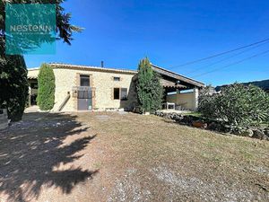 A vendre en exclusivité  maison en pierre de 174m²  3 chambres  dépendances  sur un terrai