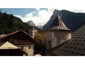 F3 SAMOENS hyper centre village