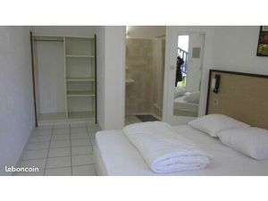 Loue chambre meublée