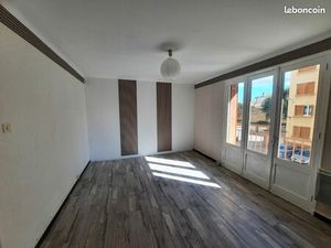 Appartement 54 m2 Loyer 500 CC