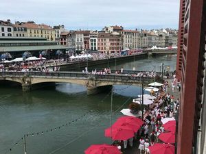 T2 meublé vue nive et cathédrale Bayonne