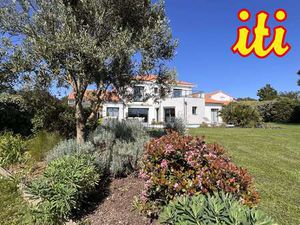 Vente Maison Piscine aux Sables-d'Olonne (85100) : à vendre Piscine / 200m² Les Sables-d'O