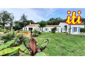 Vente Maison Piscine à Saint-Mathurin (85150) : à vendre Piscine / 308m² Saint-Mathurin