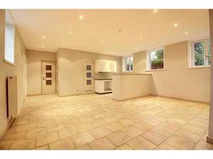 Agréable maison 1 chambre avec bureau et jardin  idéalement