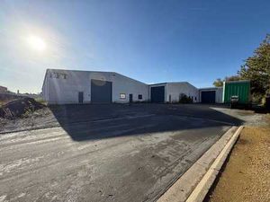 Magazijnruimte van 3.500 m² vlakbij de E40 en R4