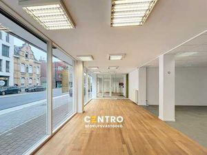 Unieke kantoor- en winkelruimten van ± 450m² te Roeselare...