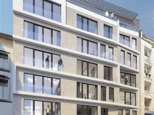 COMMERCE DE 180 M2 AVEC UNE VITRINE DE 13 M A LOUER