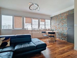 T2 - Métro Mairie de Mons en bas de la résidence