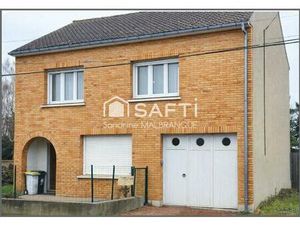 Maison individuelle avec garage et jardin
