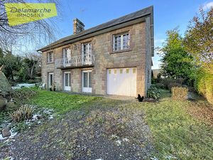 A vendre Maison à ISIGNY-LE-BUAT (50540) avec 8 chambres  plusieurs dépendances et grand t