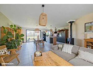 Maison coup de coeur  moderne et de plain-pied avec vaste pièce de vie  combles aménageabl