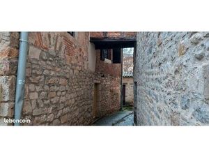 Maison de village en pierre de caractère