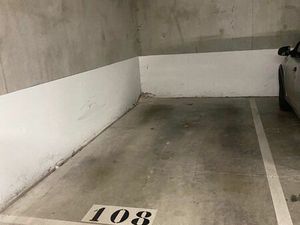 Place de parking sous sol résidence sécurisée