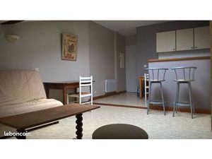 STUDIO à MELLE plein centre