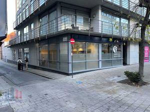 Ruim en instapklaar kantoor te huur in hartje Kortrijk