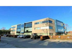 Bureaux contemporains stratégiquement situés à louer à Mell