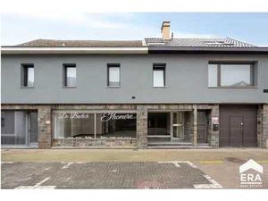 Espace commercial polyvalent à Roosaal