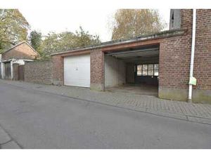 Ensemble de garages avec projet